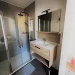 Appartamento 3 Pièces Spacieux Plein Centre, Parking,clim, Terrasse, Jardin *