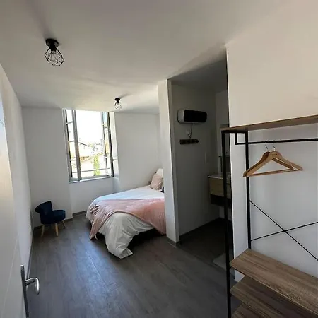 3 Pieces Spacieux Plein Centre, Parking,clim, Terrasse, Jardin Apartmán *