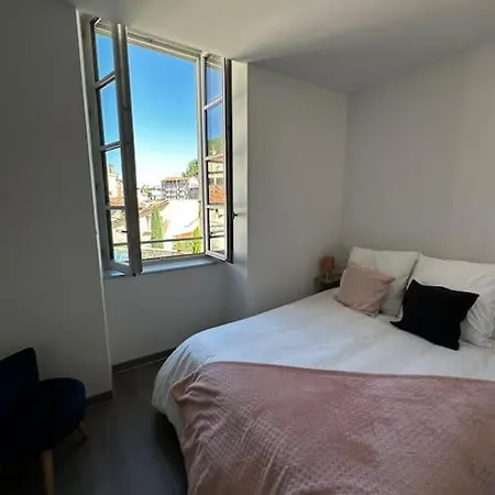 3 Pieces Spacieux Plein Centre, Parking,clim, Terrasse, Jardin Apartmán *