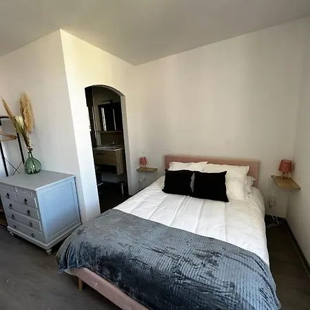 3 Pieces Spacieux Plein Centre, Parking,clim, Terrasse, Jardin Apartamento *