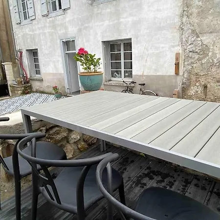 T3 Spacieux Plein Centre, Parking,clim, Patio, Jardin Apartment Foix