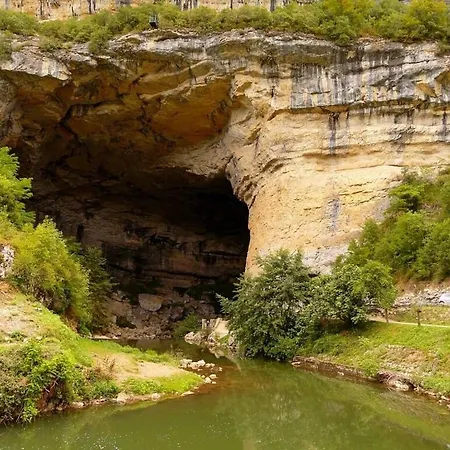 3 Pieces Spacieux Plein Centre, Parking,clim, Terrasse, Jardin *