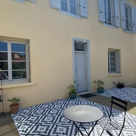 3 Pieces Spacieux Plein Centre, Parking,clim, Terrasse, Jardin