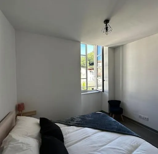 Apartmán 3 Pieces Spacieux Plein Centre, Parking,clim, Terrasse, Jardin